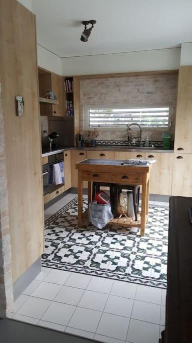 Dans Un Jardin, 3 Geneva