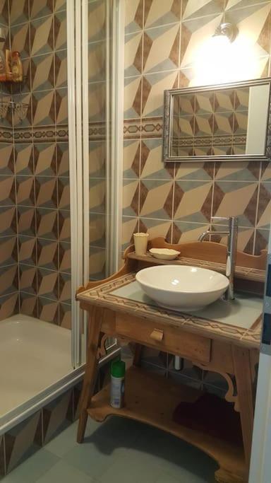 Dans Un Jardin, 3 Apartamento