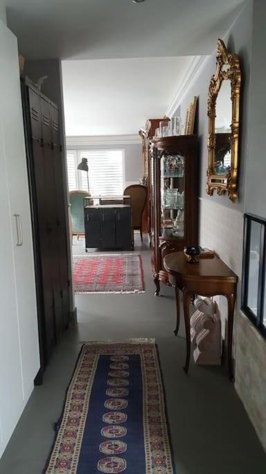 Dans Un Jardin, 3 Apartment